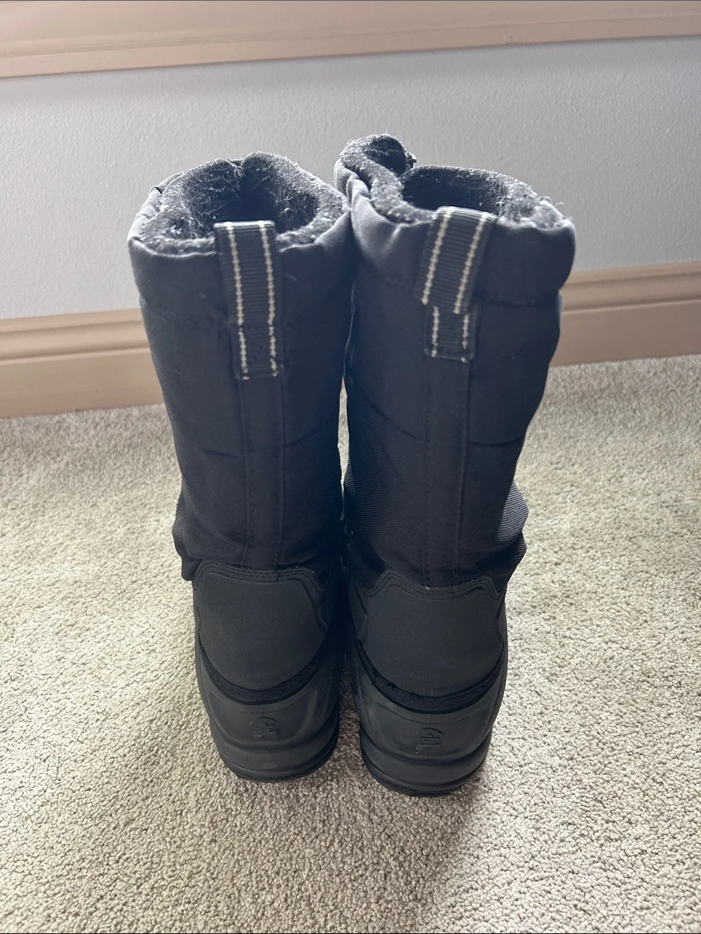 Kamik women’s Black Insulated Snow Boots with Drawcord Size 9